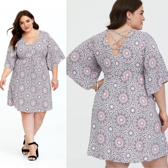 torrid Dresses & Skirts - ⬇️Torrid Soft Pink and White Mandala Print Challis Dress
